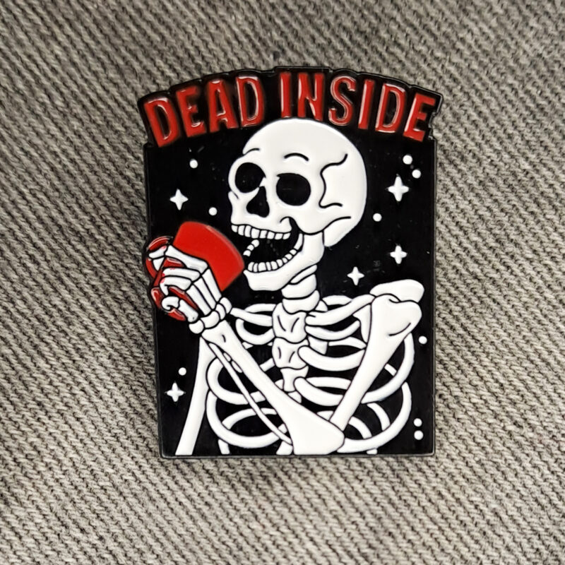 Dead inside coffee kitűző