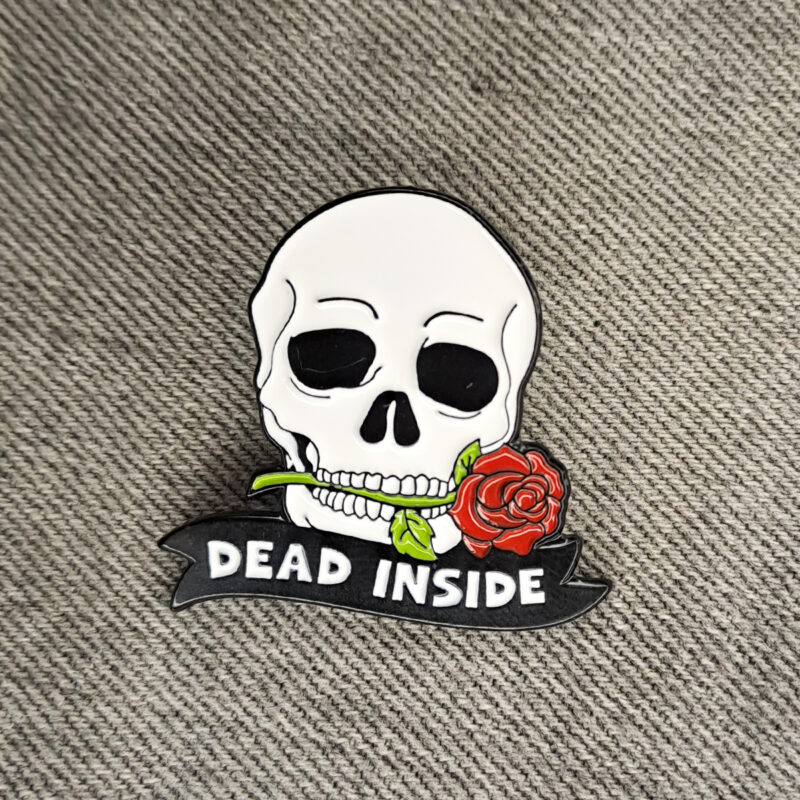 Dead inside rose kitűző