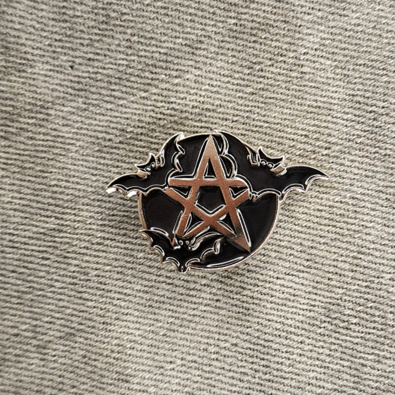 Pentagram denevér kitűző