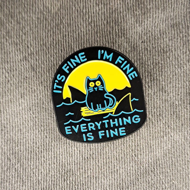 Everything fine kitűző