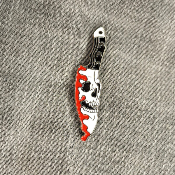 Skullknife kitűző