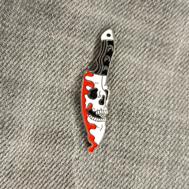 Skullknife kitűző